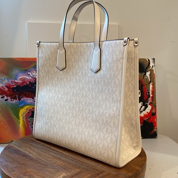 New- Michael Kors “MAPLE” tote New - Picture 3 of 8